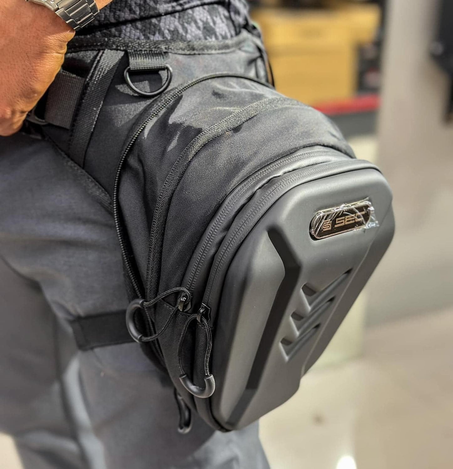Vagary Motorcycle Leg Bag, Waterproof Hard Shell Multi Function Outdoor Sports Leg Bag for Rider Travel and Hiking (Black)