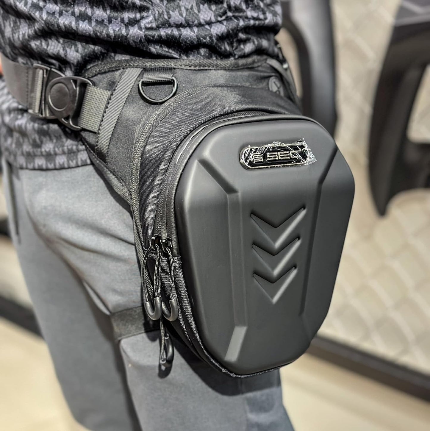 Vagary Motorcycle Leg Bag, Waterproof Hard Shell Multi Function Outdoor Sports Leg Bag for Rider Travel and Hiking (Black)